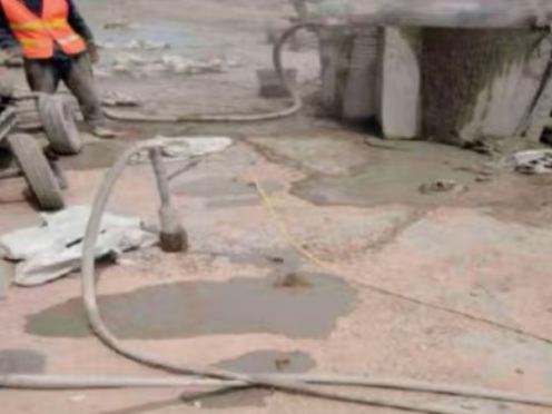 浩口原种场水泥混凝土路面板底注浆技术 路面脱空注浆整治方案