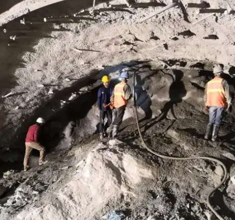 浩口原种场拱顶带模注浆料的施工流程及注意事项